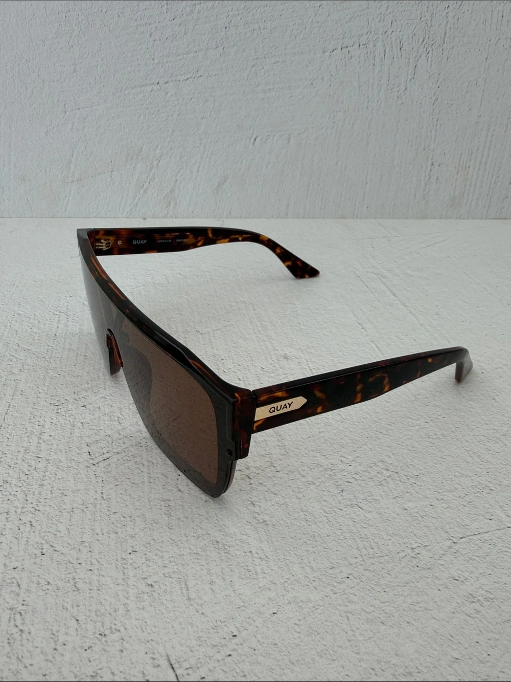 Quay TEMPO Dark Tortoise Frame / Brown Lens